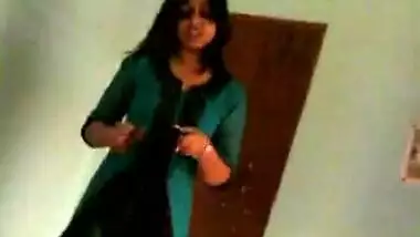 Small Indian tits have the XXX right to be showed off by sex model