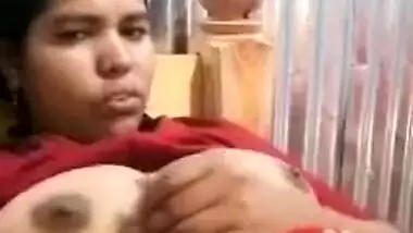 Chunky Desi wife cums hard when teasing her XXX twat on the camera