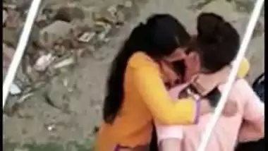 desi mms video of cheat wife fucking with her servant outdoor, caught by hubby