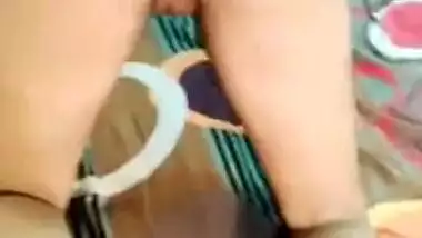 Desi XXX wife spreads legs to show off pussy in hot nude MMS video