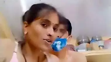 Beautiful wife’s desi sex MMS with her horny husband