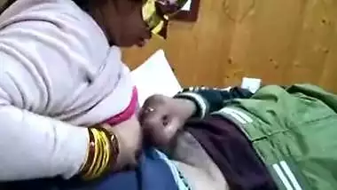 Devar Bhabhi In Mere Pati Ka Randi Baj Dost Ki Land Chuswa Di Hotel Room Pe , Paisa Udhar Lene K Liye