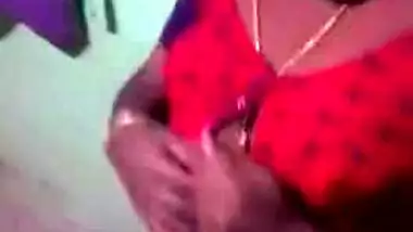 Indian aunty puts red top on hiding saggy titties in amateur XXX video