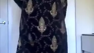 Indian MILF takes off her black XXX saree showing she is ready for sex
