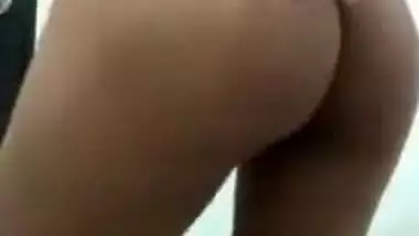 Indian chick with full lips demonstrates sex XXX back door in sex show