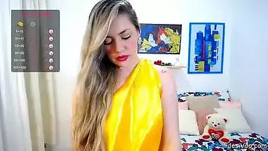 Beauty in Saree Pressing her boobs
