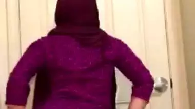 Modest Indian teen caught flashing assets for lover in Desi mms video