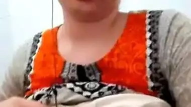 Beautiful Paki Office Girl Getting Horny on Night Sift So She Started Enjoying wid BF Part 1