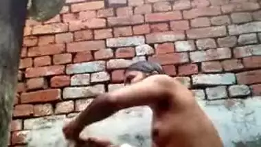 Young desi woman sets the camera on and starts her XXX shower show