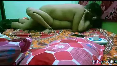 era captures Desi whore and XXX buddy having sex on the bed