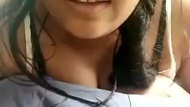 Super Hot Look Desi Girl Showing Her Boobs and Pussy New Video