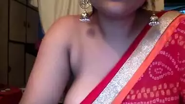 Whore welcomes Desi viewers to see her huge sex parts during XXX posing