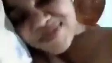 Desi selfie video of cute Lankan chick posing topless for XXX show