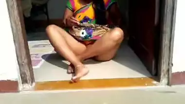 South Indian Meenu aunty giving BJ to lover showing pussy in the open