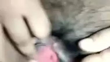 For everyone who wants XXX sex Desi woman shows of body in MMS clip