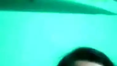 Slim village bhabhi makes nude XXX video for her horny Desi lover