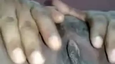 Desi nympho makes her own MMS video where she exposes XXX body parts