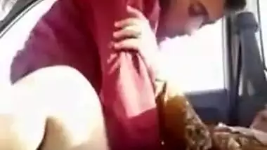 Amateur Indian couple stops car to have quick XXX chudai right in it