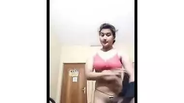 Desi sex whore like this deserves to pose naked on XXX phone camera