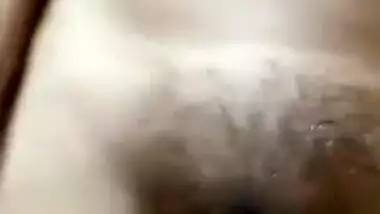 Slim Indian girl shows on cam her perky boobs and trimmed XXX twat